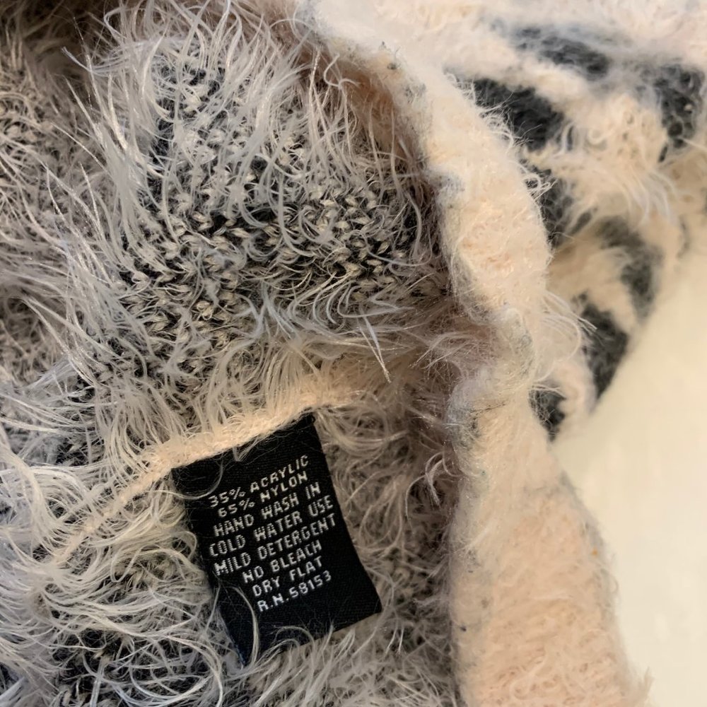 Oversize Fluffy Sweater - Picture 4 of 4